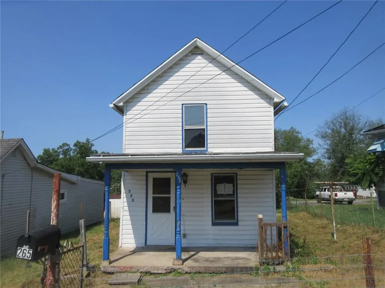 Charming Starter Home with Great Potential in Washington, PA – $45,000