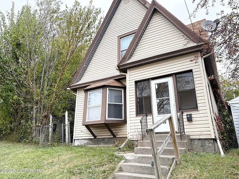 Charming and Fully Remodeled 4-Bedroom Home Near Downtown Toledo