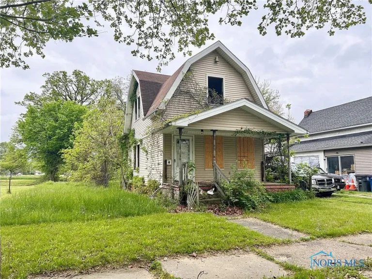 Investment Opportunity Near the University of Toledo: 1627 Fernwood Ave, Toledo, OH 43607
