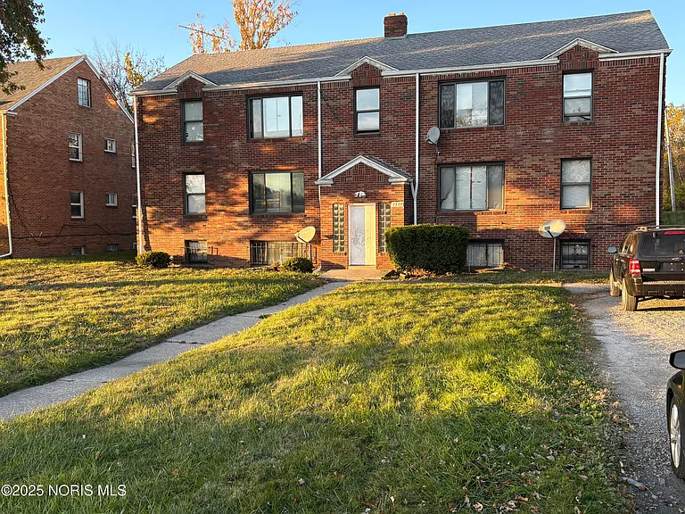 Investment Opportunity: Ten-Unit Multifamily Property Near Toledo Hospital