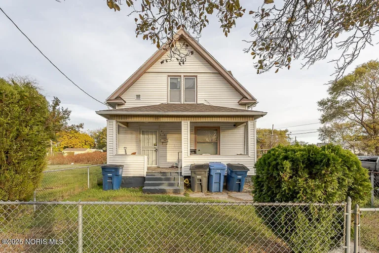 Spacious 4-Bedroom Home with Endless Potential in Toledo – $79,900