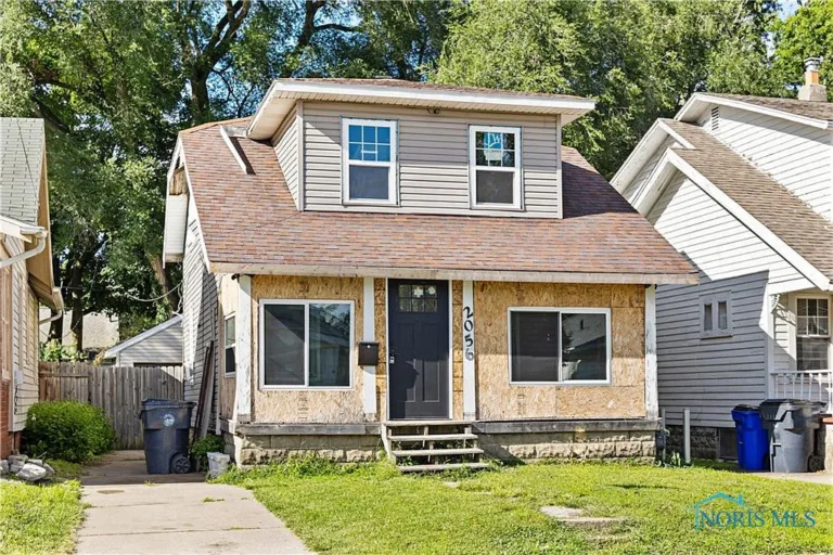 Price cut: $6.4K-Endless Potential Awaits at 2056 Fairfax Rd, Toledo, OH – A Perfect Fixer-Upper Opportunity