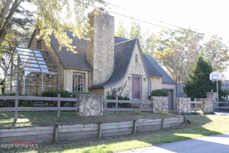 Graceful Living in Toledo: Discover 4557 Sadalia Rd